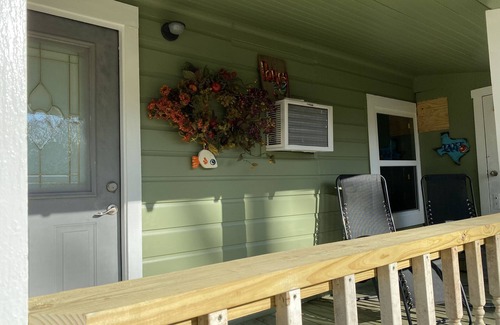 Hemphill House | Casita Crappie- downtown Hemphill, Texas