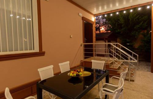 Lankaran Villa | Caspian Colorful Villas-Pink House