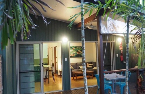 Mission Beach House | Cassawong Cottages - Lorikeet