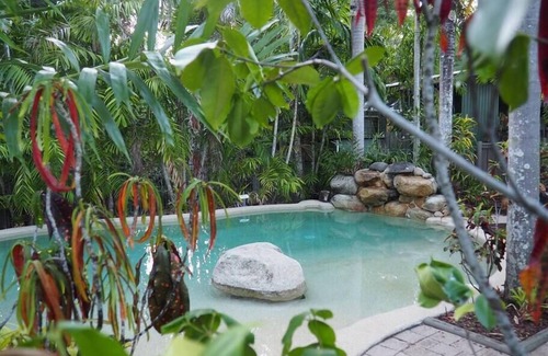 Mission Beach House | Cassawong Cottages - Lorikeet