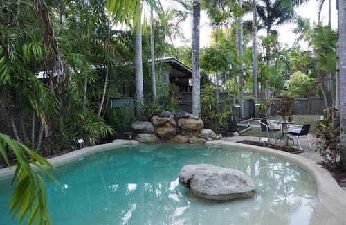 Mission Beach House | Cassawong Cottages - Lorikeet
