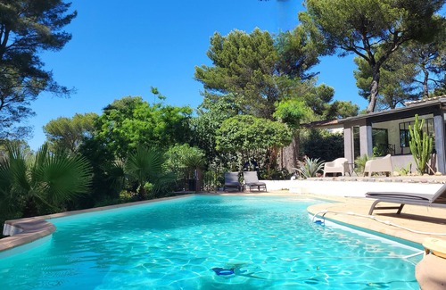 Saint-Menet House | CASSIS 18KM MAS OASIS VERDURE FABULEUX HAVRE PAIX RARE PISCINE JETS DÉCOR ZEN