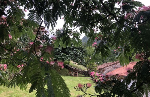 Puente Viesgo Cottage | Castañeda Lodge. Rural house with private garden and hydromassage