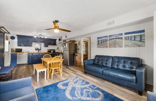 Laguna Beach Condo | Castaway Cottage|Laguna Beach|Pet Friendly|Steps to Beach