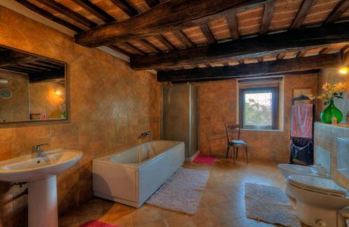Mercato Saraceno House | Castello Montesasso
