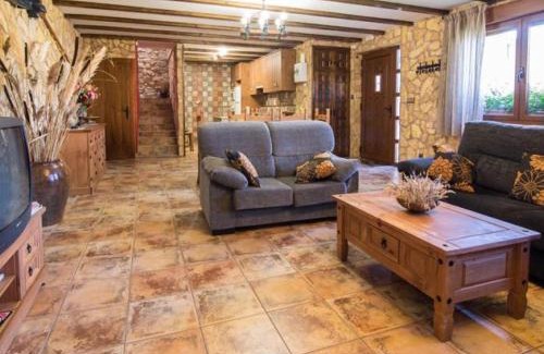 Sasamon House | Castillo Eugenio