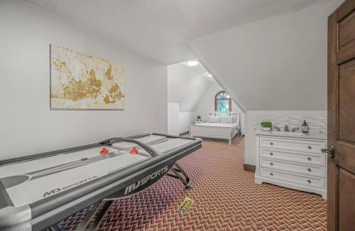 Southwest Hills House | Castle Estate in SW Portland minutes from Downtown