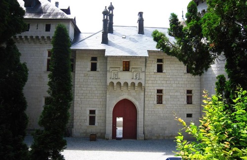 Serrieres-en-Chautagne House | Castle in Serri res en Chautagne with terrace