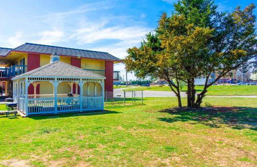 Chickasha Hotel | Castle Inn & Suites By OYO Chickasha