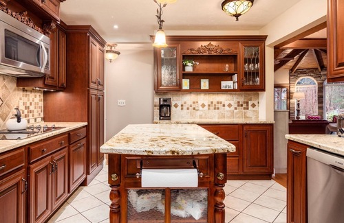 McArthur House | Castle On The Hill | Pool | Hot Tub | Hiking