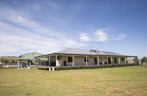 Castle Rock House | Castle Rock Farm Stay and Ride!