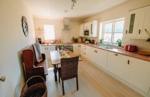 Beaumaris Apartment | Castle View - a coastal that sleeps 2 guests in 1 bedroom