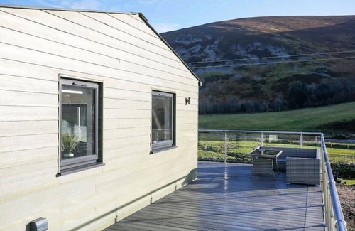 Peebles Cabin | Castlehill cabin with a hot tub
