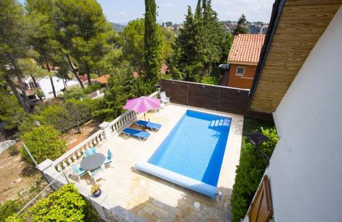 Santa Rosa Villa | Catalunya Casas Private paradise - hop, skipjump to Barcelona!