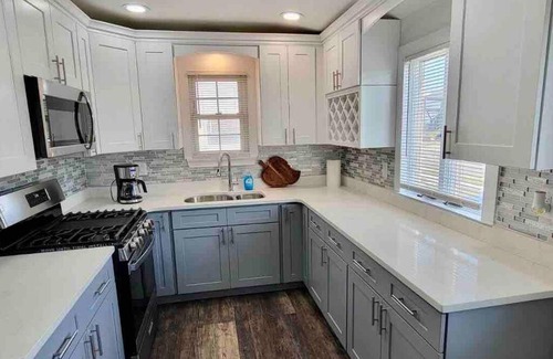 Freeport's Nautical Mile Villa | Catch n Relax Villa blue Inn