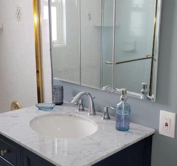 Freeport's Nautical Mile Villa | Catch n Relax Villa blue Inn