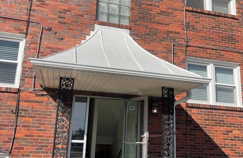 Joslyn Castle Apartment | Cathedral 4-Close to UNMC!