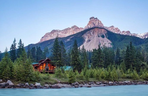 Field Cabin | Cathedral Mountain Lodge