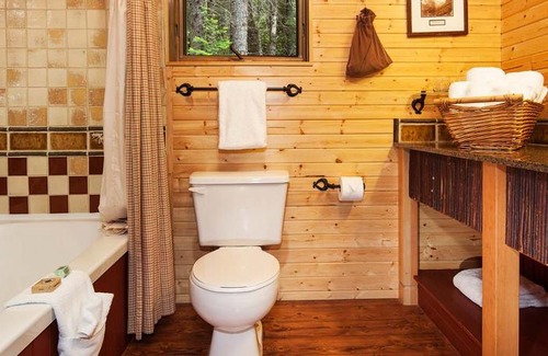 Field Cabin | Cathedral Mountain Lodge