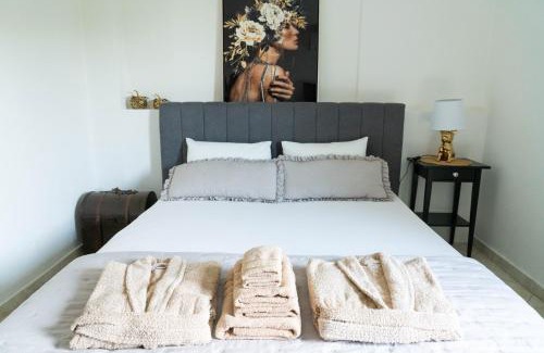 Stomio House | Catherine's Seaside House B