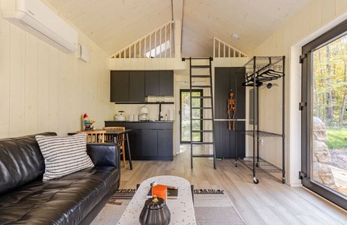 Jefferson House | Catskill Modern Tiny Escape Hot Tub Sauna Outdoor Theatre