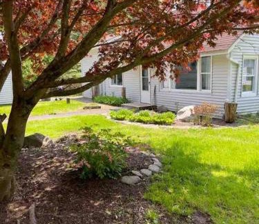Mount Tremper House | Catskills Quaint Cottage with Peloton Minutes from Hiking