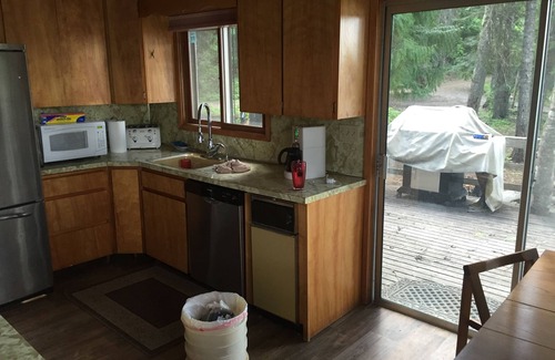 Coolin House | Cavanaugh Bay Priest Lake Beachfront w Dock, East Shore Family Get Away