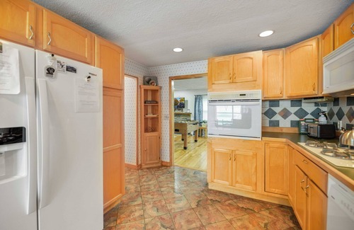 Seneca Falls House | Cayuga Lake Cottage: "Lakeside Cottage - Close to Wineries!"