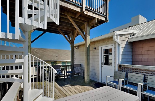 Wilmington Beach House | CB Seabee #2 | Roof Top Deck, Water Views + Pet Friendly!