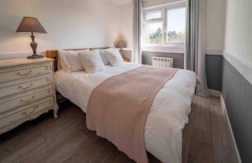 Cranbrook House | Cedar Cabin Overlooking Bedgebury Forest