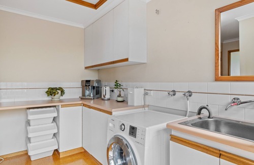 Blackmans Bay House | Cedar Cottages Blackmans Bay