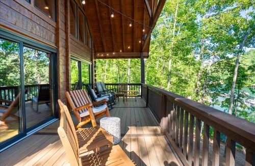 Sunset House | Cedar Cove on Lake Keowee!