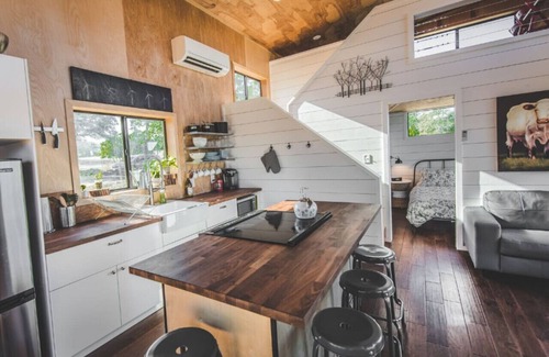 Dripping Springs Apartment | Cedar Hollow, Hill Country cabin w/ Loft & Light