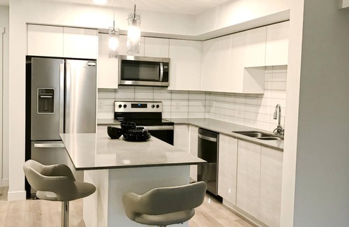 Regional District of Nanaimo Condo | Cedar Shore lakeside suite - new top-floor condo on the Nanaimo Long Lake.