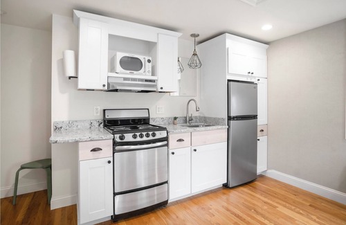 Newburyport Apartment | Cedar Suite at the Hygge House