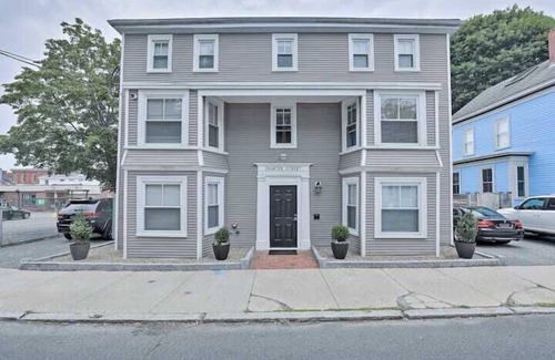 Newburyport Apartment | Cedar Suite at the Hygge House