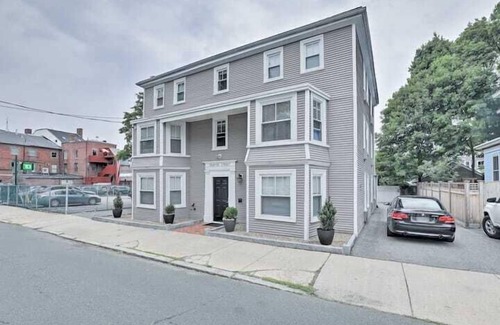 Newburyport Apartment | Cedar Suite at the Hygge House