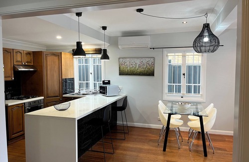 Greenslopes House | Cedar Trees, Lower 2BR Pets