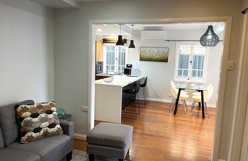 Greenslopes House | Cedar Trees, Lower 2BR Pets