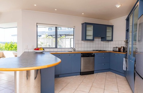 Mangawhai Heads House | Cedar Views - Estuary views, all day sun, pet friendly and on a quiet street, a great spot to relax