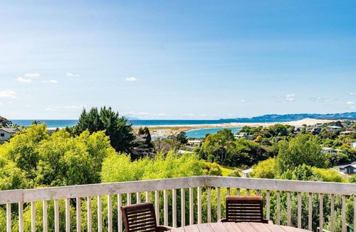 Mangawhai Heads House | Cedar Views - Estuary views, all day sun, pet friendly and on a quiet street, a great spot to relax