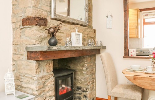 Broadwoodkelly Cottage | CEDARWOOD COTTAGE, pet friendly, country holiday cottage in Winkleigh