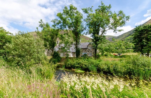 Tywyn House | Cedris - Three Bedroom House, Sleeps 5