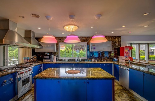 Queens House | Celebrity Retreat | Heated Pool, Gym, STEAM Spa