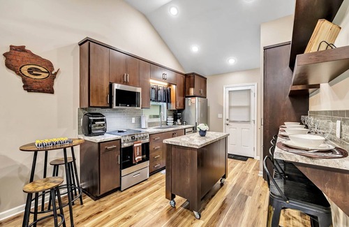 Green Bay House | Cental location, walk to Lambeau, large patio, party garage
