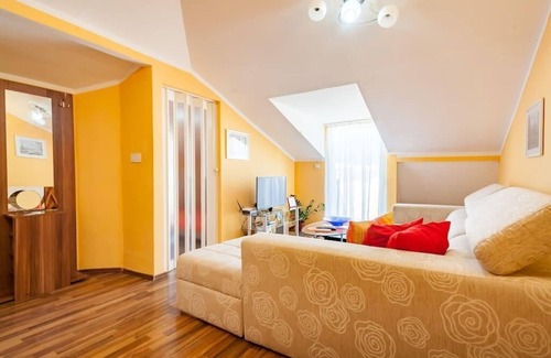 Golubovina Apartment | CENTER APARTMENT SARA, VIEW, 10 MINUTES FROM BEACH