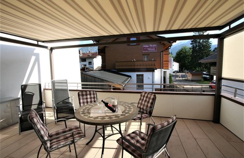 Oberstdorf House | center. Location, maisonnette, pets on request, large balcony. South-west facing roof terrace