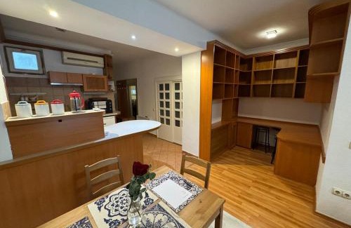 Palace District Apartment | Center Stay 1 Stop to Airport