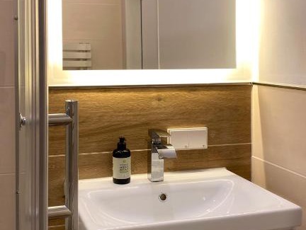 Stadtbezirke 01 Apartment | CENTER STUDIO EXTRA COMFORT luxury double bed kitchen