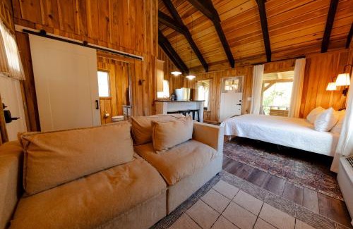 Smithville House | CenterHillLake TinyCabinfor2 PeacefulCountryside Cabin 1